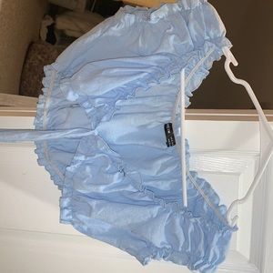 Super cute crisscross top!!